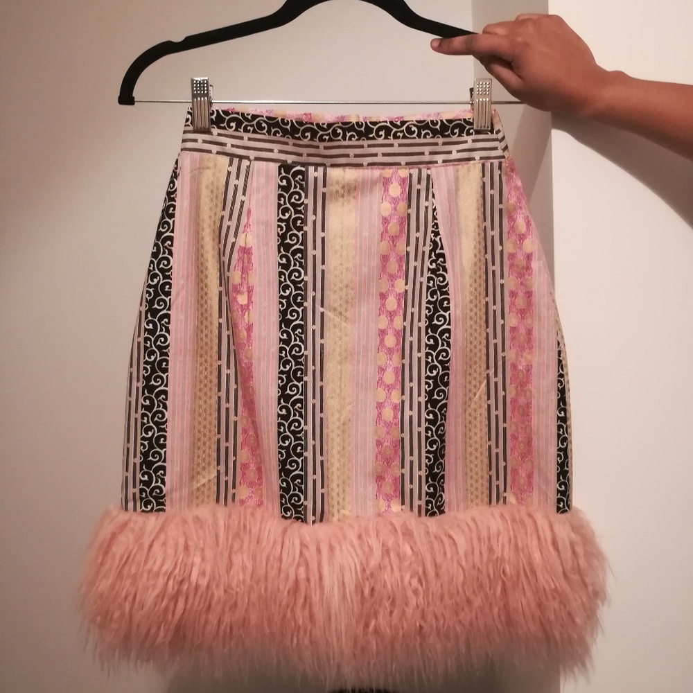 Luxurious mini skirt